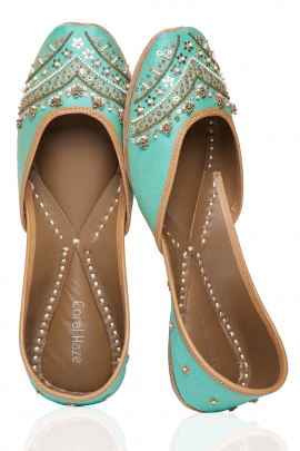 Turquoise embroidered juttis